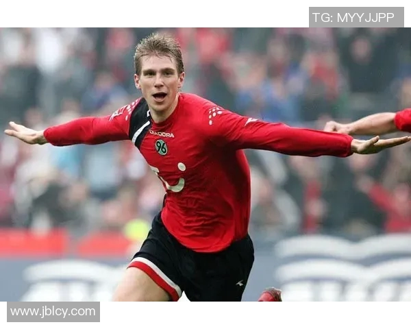 当今世界最红足球明星的崛起之路与背后故事揭秘