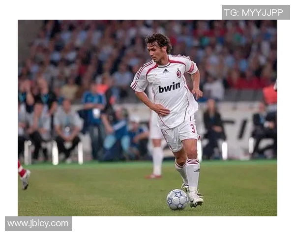 马尔蒂尼:传奇足球人生与赛场风采的完美融合 马尔蒂尼:传奇足球人生与赛场风采的完美融合