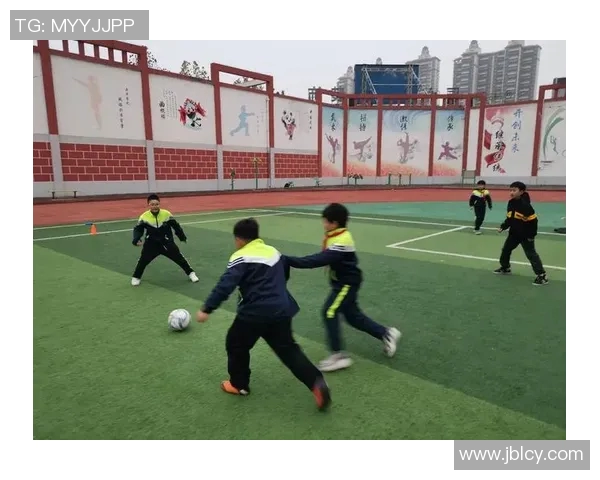 围绕球星足球书包打造校园运动风尚兼具实用与时尚的学生好伙伴 围绕球星足球书包打造校园运动风尚兼具实用与时尚的学生好伙伴