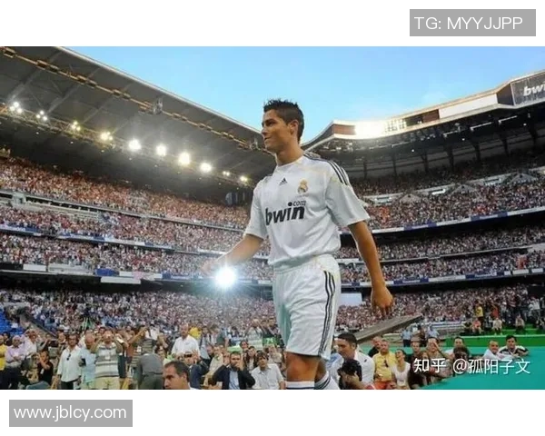 足球迷激动见球星瞬间 捕捉偶像真实一面的一刻精彩回忆